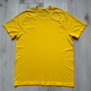Lululemon Metal Vent Tech Short Sleeve.
Size L